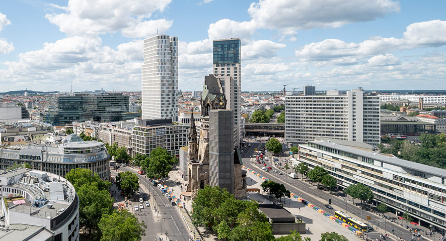 Panoramic view of Berlin’s City West district, featuring the Gedächtniskirche, Kurfürstendamm, the Waldorf Astoria, Upper West, and Bikini Berlin