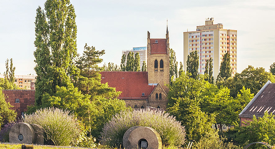 Platten- und Altbauten im Berliner Bezirk Marzahn-Hellersdorf