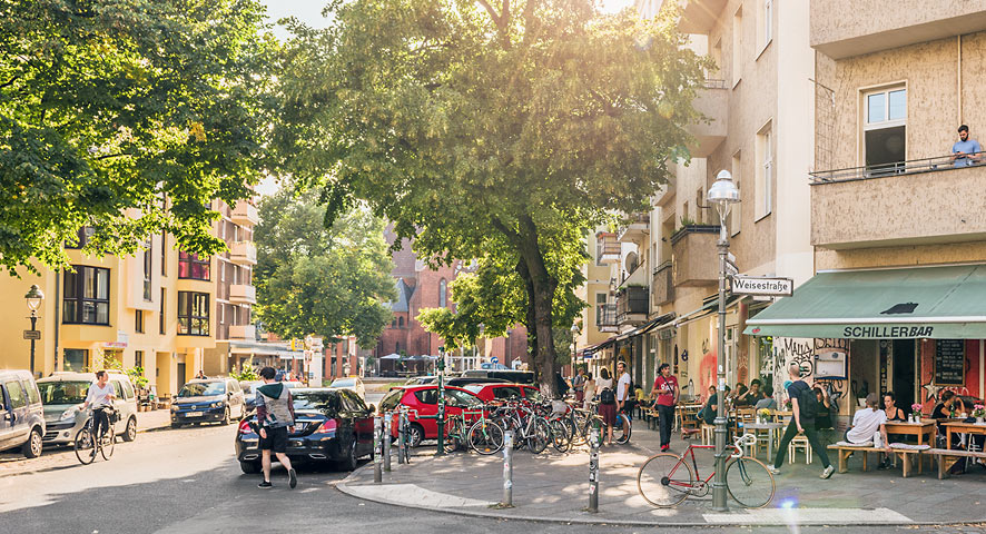 Strassenkreuzung im Berliner Bezirk Neukölln